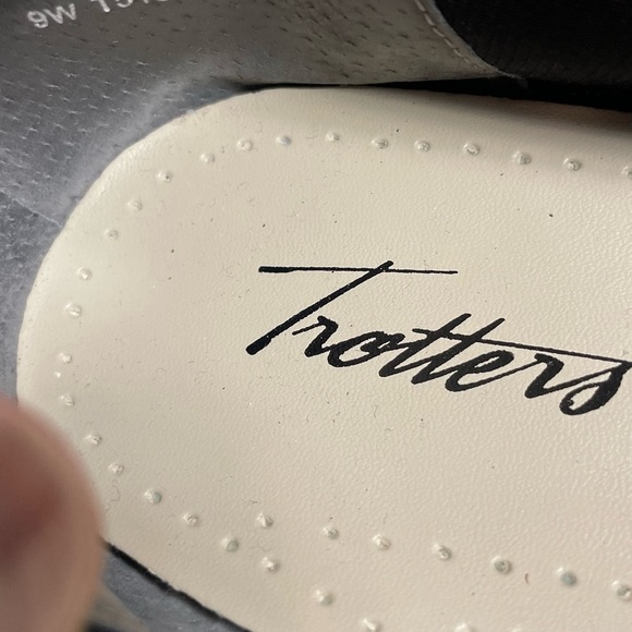 TROTTERS LIZ BLACK/WHITE CHECKERED WOVEN LEATHER
LOAFER ROUND TOE SLIP-ON SZ 9W - Picture 9 of 10